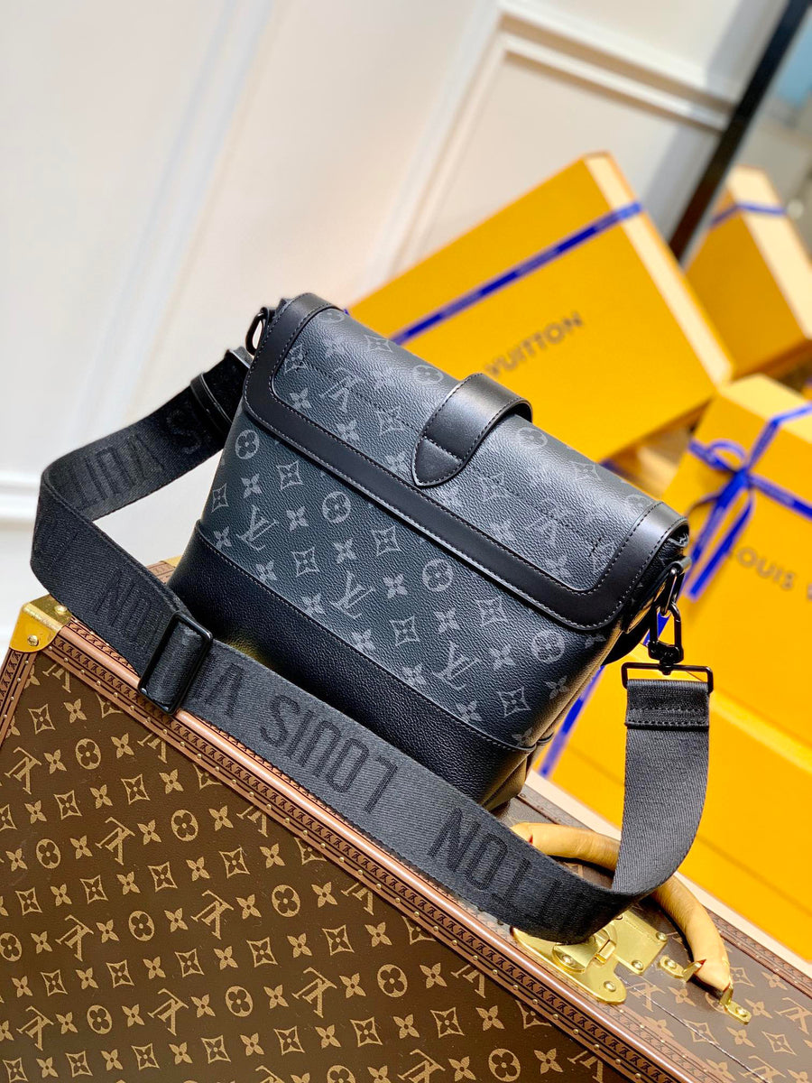 LV SAUMUR Massager Bag