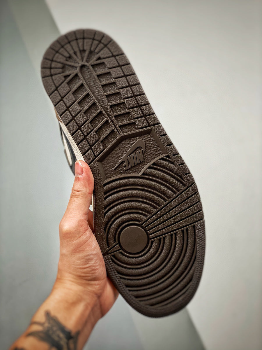 Nike Air Jordan 1 High & Travis Scott